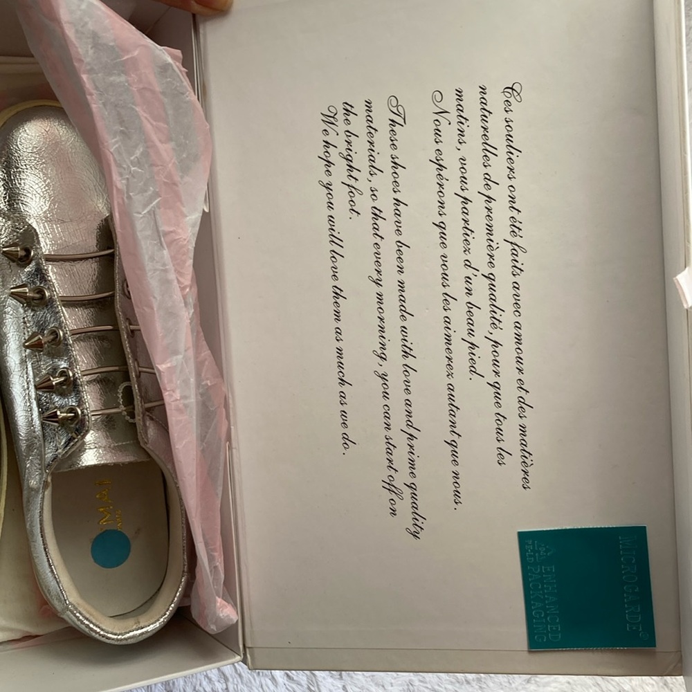 Silver Low-Top Sneakers with Metallic Finish - Picture 5 of 8